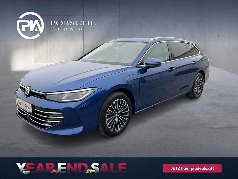 Dunkelblau metallic Gebraucht 2025 VW Passat Elegance Kombi | € 45.990 - Bild 1/4
