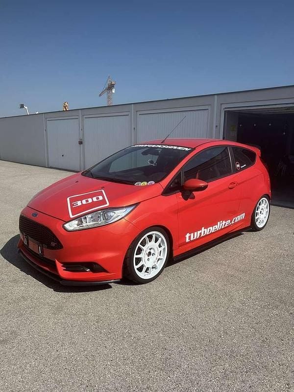 Orange Gebraucht 2013 Ford Fiesta ST Kleinwagen | € 19.500 - Bild 1/4
