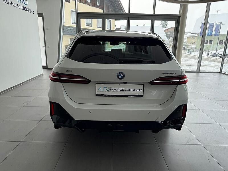 Gebraucht BMW i5 M Sport 250 kW (340 PS) 2025 Weiß Kombi