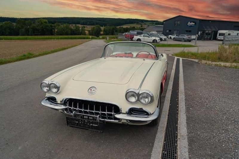 Gebraucht Chevrolet Corvette C1 234 PS (172 kW) 1958 Weiß Kleinwagen