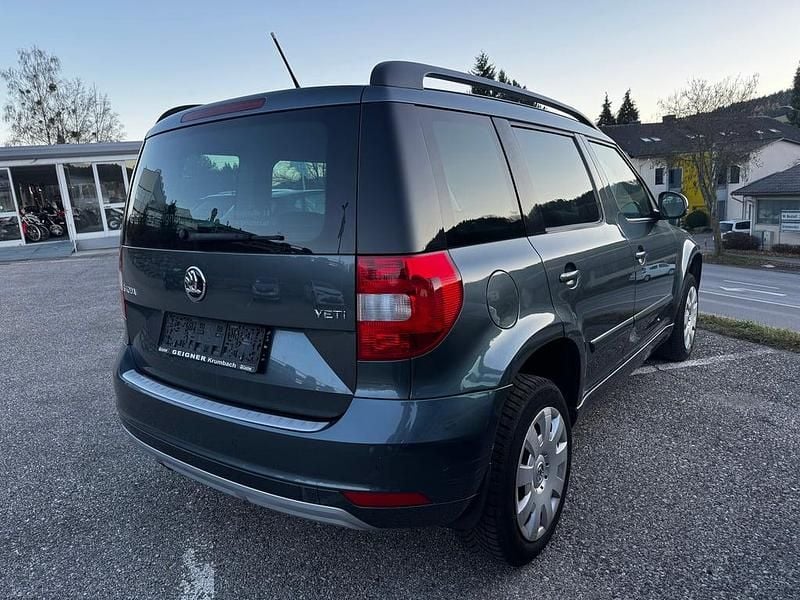 Gebraucht Skoda Yeti Active 110 PS (80 kW) 2016 Dunkelgrau  metallic SUV