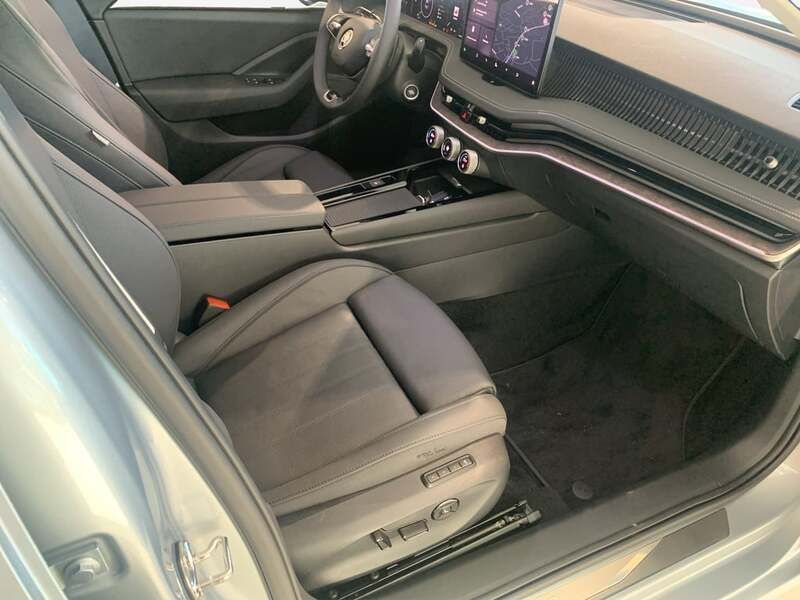 Silber metallic Gebraucht 2024 Skoda Superb LAURIN & KLEMENT | € 55.000 (Superpreis) - Bild 1/4