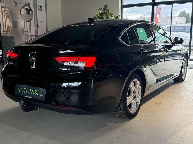 Gebraucht Opel Insignia Edition 136 PS (100 kW) 2018 Schwarz Kleinwagen
