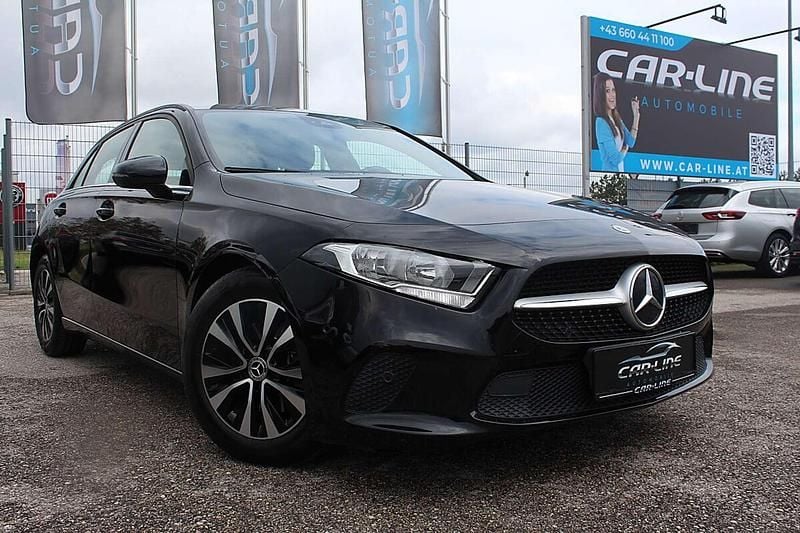 Schwarz Gebraucht 2021 Mercedes A200 Limousine | € 22.990 (Superpreis) - Bild 1/4