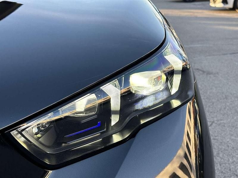 Gebraucht BMW 520 M Sport 208 PS (152 kW) 2025 Saphirschwarz Kombi