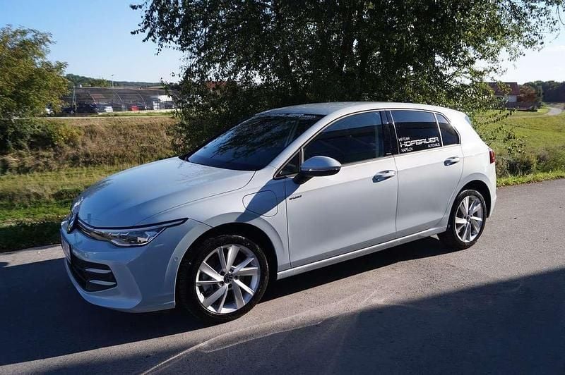 Neu VW Golf VIII 150 PS (110 kW) 2025 Blau Limousine