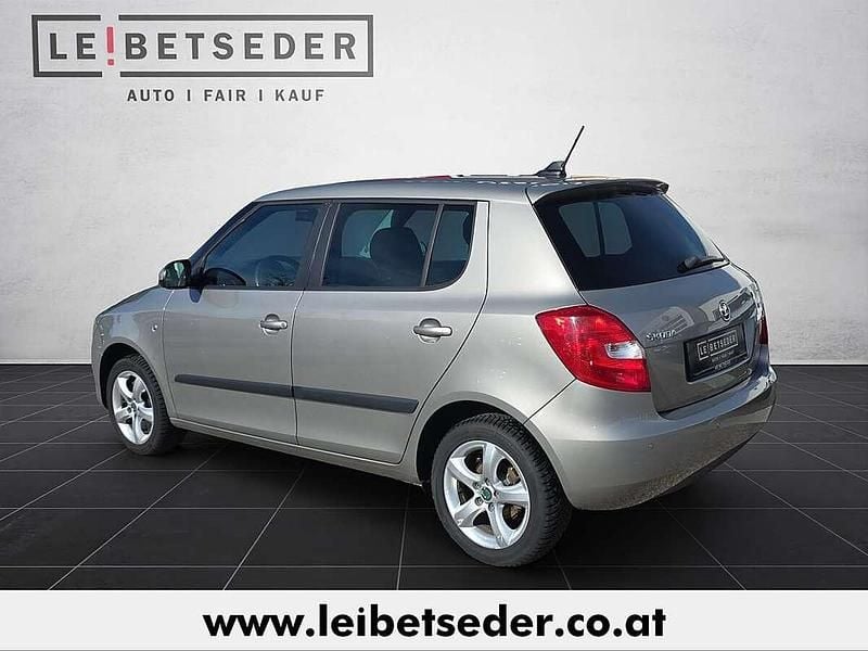 Gebraucht Skoda Fabia Ambition 105 PS (77 kW) 2013 Grau Limousine