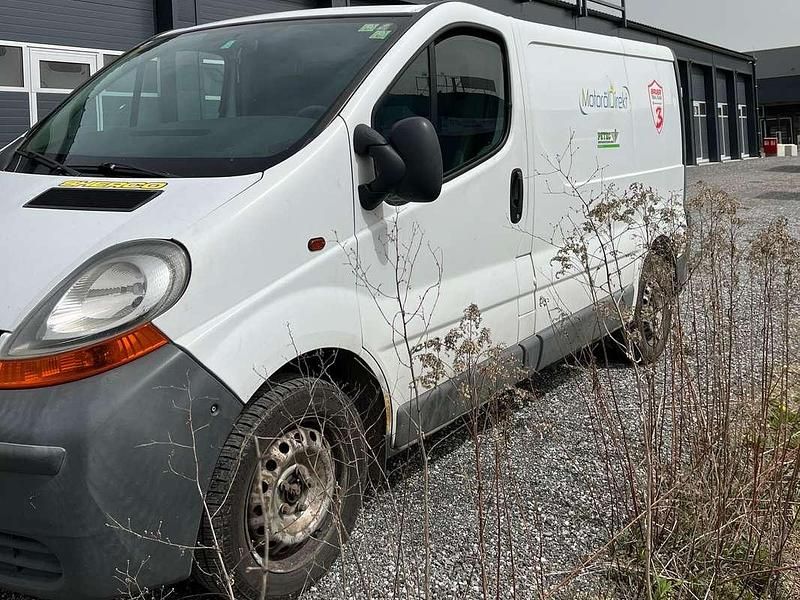 Gebraucht Renault Trafic 101 PS (74 kW) 2004 Weiß Van / Kleinbus