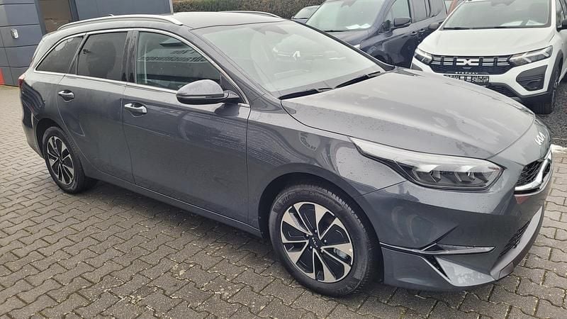 Neu Kia Ceed Sportswagon 140 PS (102 kW) 2025 Grau Kombi