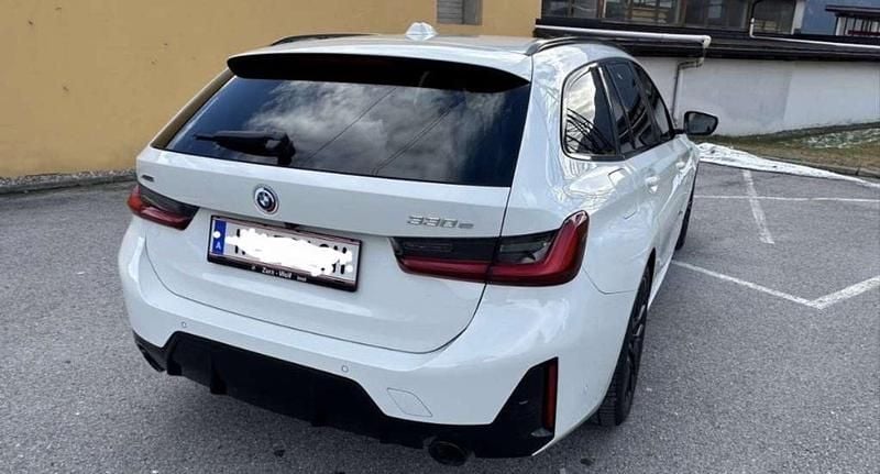 Gebraucht BMW 330e M Sport 184 PS (135 kW) 2023 Weiß Kombi