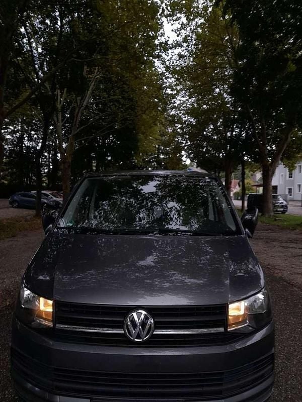 Gebraucht VW T6 102 PS (75 kW) 2018 Grau Van
