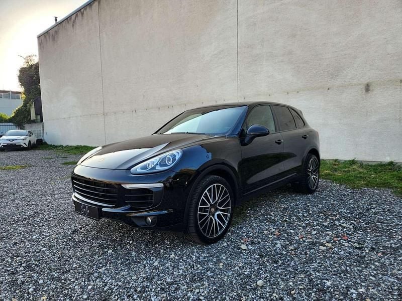 Schwarz Gebraucht 2015 Porsche Cayenne SUV | € 29.890 (Fairer Preis) - Bild 1/4