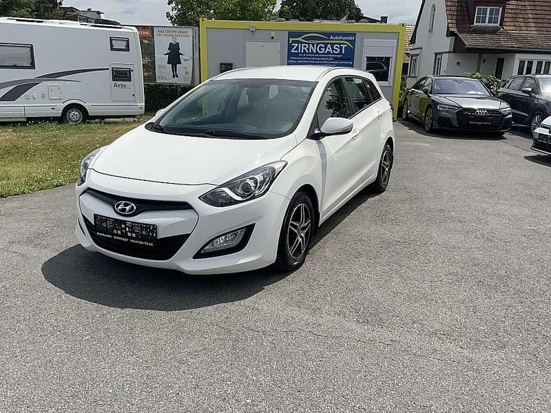 Gebraucht Hyundai i30 90 PS (66 kW) 2012 Weiß Kombi