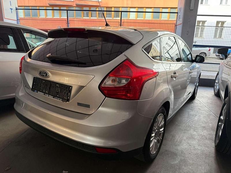 Gebraucht Ford Focus Titanium 95 PS (69 kW) 2011 Silber Limousine