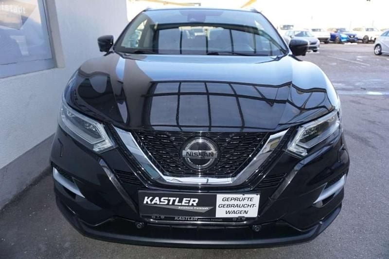 Gebraucht Nissan Qashqai 131 PS (96 kW) 2018 Schwarz SUV