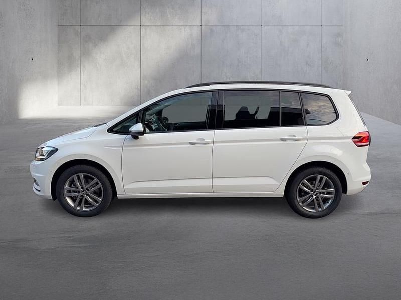 Gebraucht VW Touran 150 PS (110 kW) 2025 Weiß Van / Kleinbus