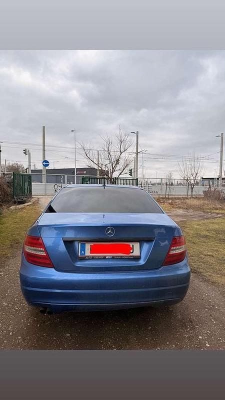 Gebraucht Mercedes C180 Elegance 120 PS (88 kW) 2012 Blau Limousine
