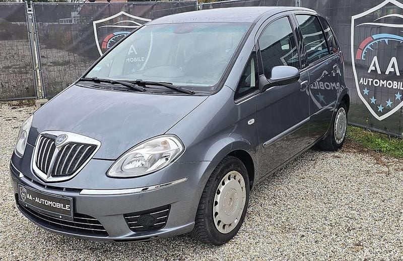 Grau Gebraucht 2010 Lancia Musa S Van / Kleinbus | € 2.490 - Bild 1/4