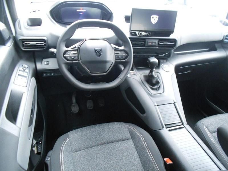 Neu Peugeot Rifter Allure 102 PS (75 kW) 2025 Van / Kleinbus