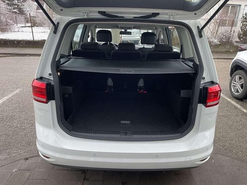 Gebraucht VW Touran 122 PS (89 kW) 2021 Weiß Van / Kleinbus
