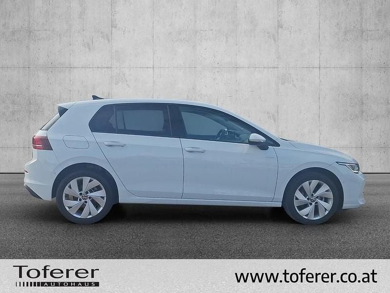 Neu VW Golf VIII 115 PS (84 kW) 2026 Weiss  normal