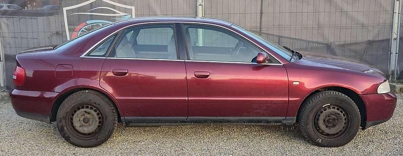 Gebraucht Audi A4 116 PS (85 kW) 2000 Rot Limousine