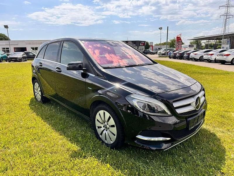 Schwarz Gebraucht 2017 Mercedes B Electric Drive Van / Kleinbus | € 7.490 - Bild 1/4