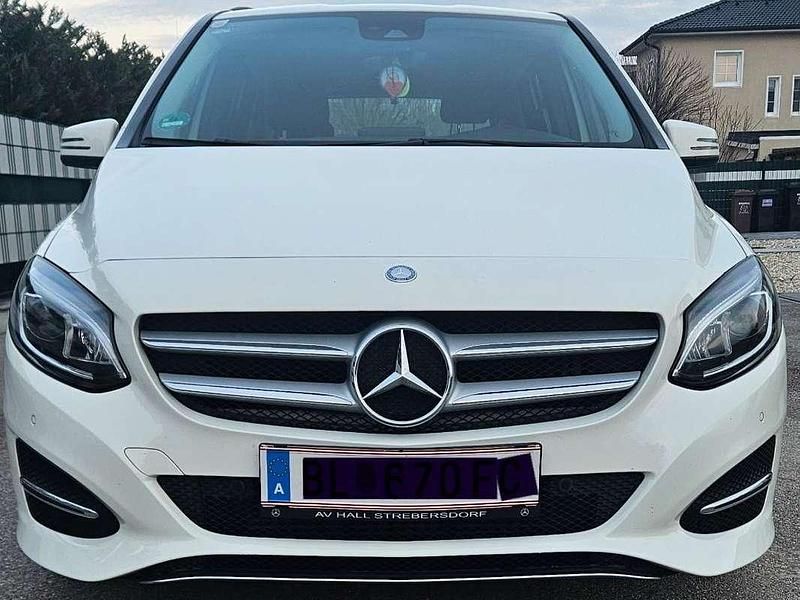 Gebraucht Mercedes 180 109 PS (80 kW) 2017 Weiß Limousine