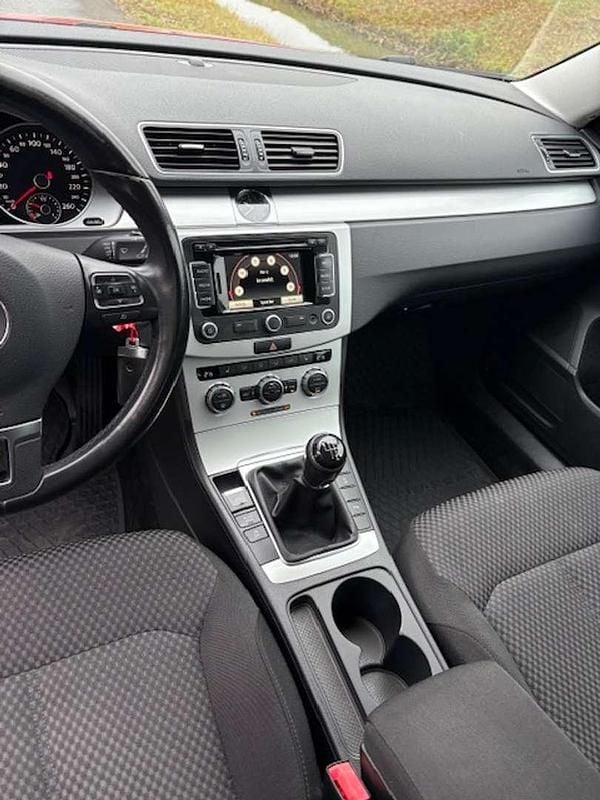 Gebraucht VW Passat Sport 105 PS (77 kW) 2014 Rot Kombi