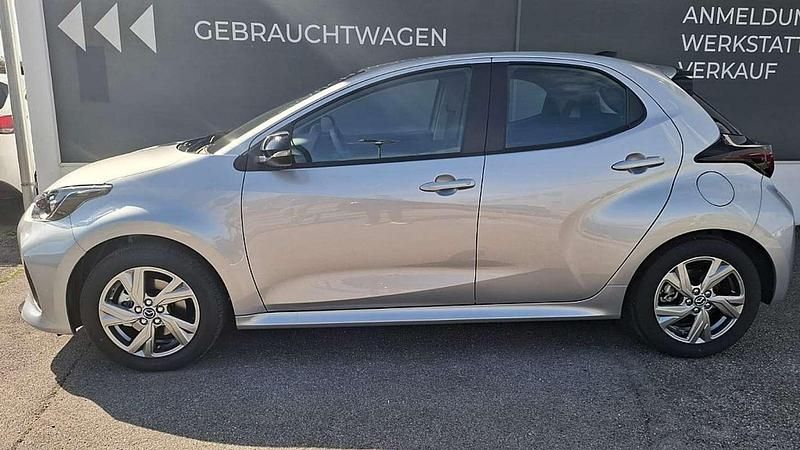 Neu Mazda 2 Exclusive-Line 92 PS (67 kW) 2025 Silber Limousine