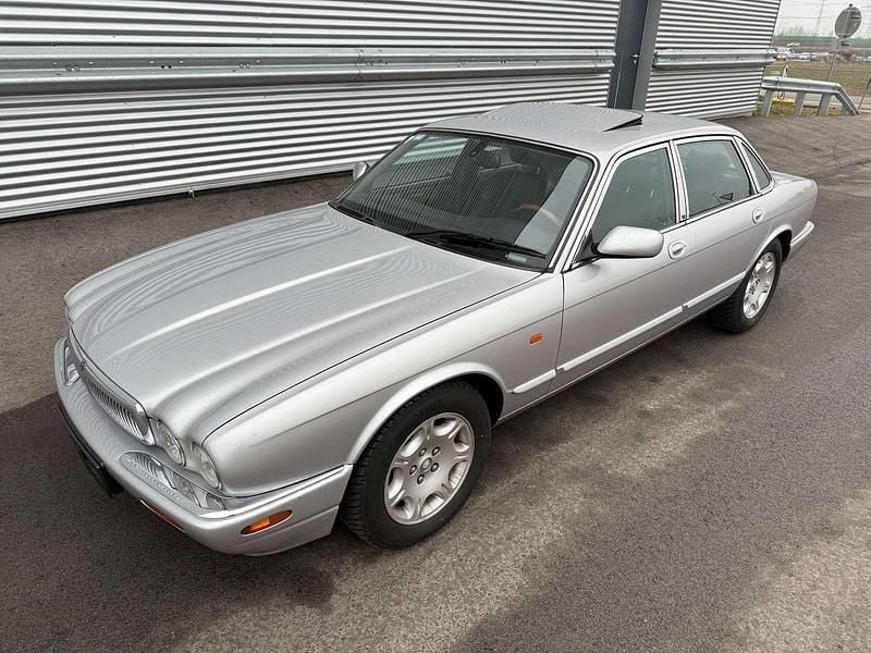 Silber Gebraucht 2003 Jaguar XJ8 Executive Limousine | € 9.990 - Bild 1/4