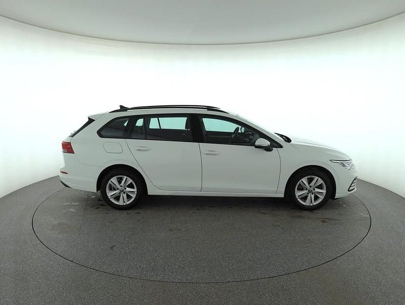 Gebraucht VW Golf VIII Life 116 PS (85 kW) 2024 Weiß Kombi