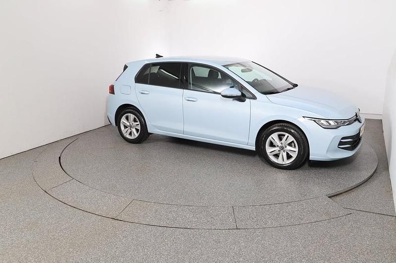 Gebraucht VW Golf VIII Life 116 PS (85 kW) 2025 Dunkelblau  normal Limousine