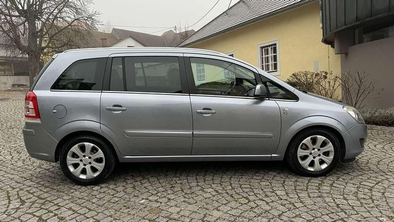Gebraucht Opel Zafira Edition 110 PS (80 kW) 2010 Silber Van / Kleinbus