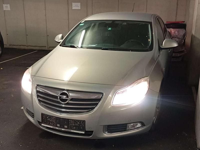 Grau Gebraucht 2009 Opel Insignia Limousine | € 2.700 (Superpreis) - Bild 1/4
