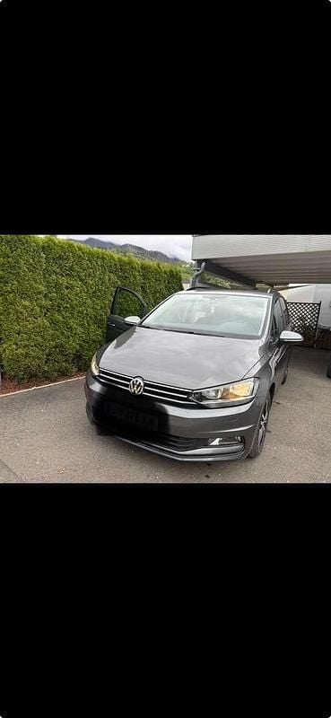 Grau Gebraucht 2017 VW Touran Comfortline Van / Kleinbus | € 15.500 (Fairer Preis) - Bild 1/4