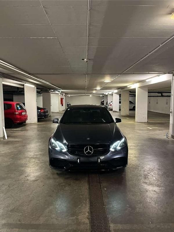 Grau Gebraucht 2015 Mercedes E220 Limousine | € 14.900 (Guter Preis) - Bild 1/4