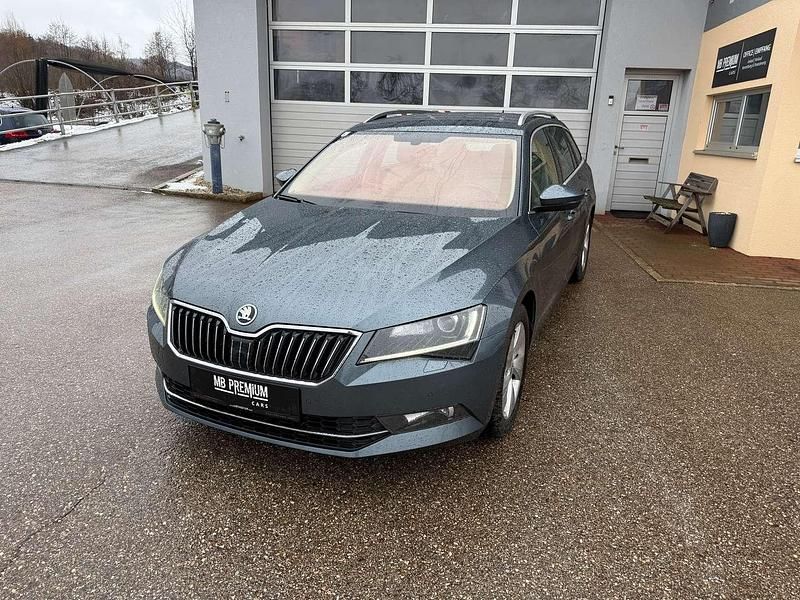 Gebraucht Skoda Superb Style 150 PS (110 kW) 2016 Grau Kombi
