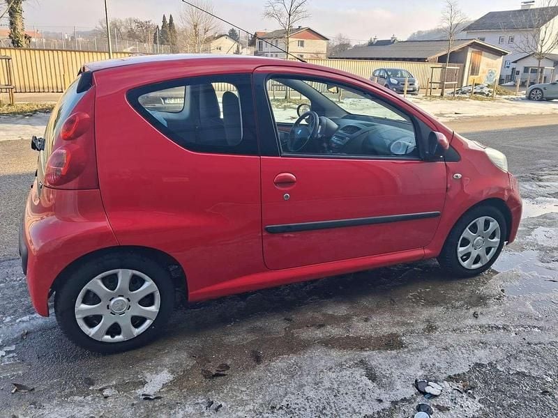 Gebraucht Peugeot 107 68 PS (50 kW) 2010 Kleinwagen