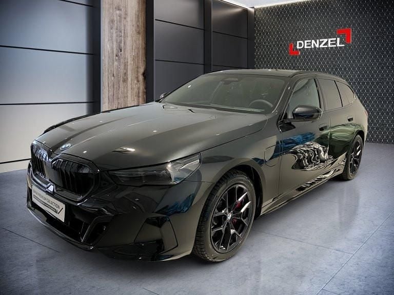 Gebraucht BMW 550e Comfort Edition 313 PS (230 kW) 2026 Saphirschwarz metall Kombi