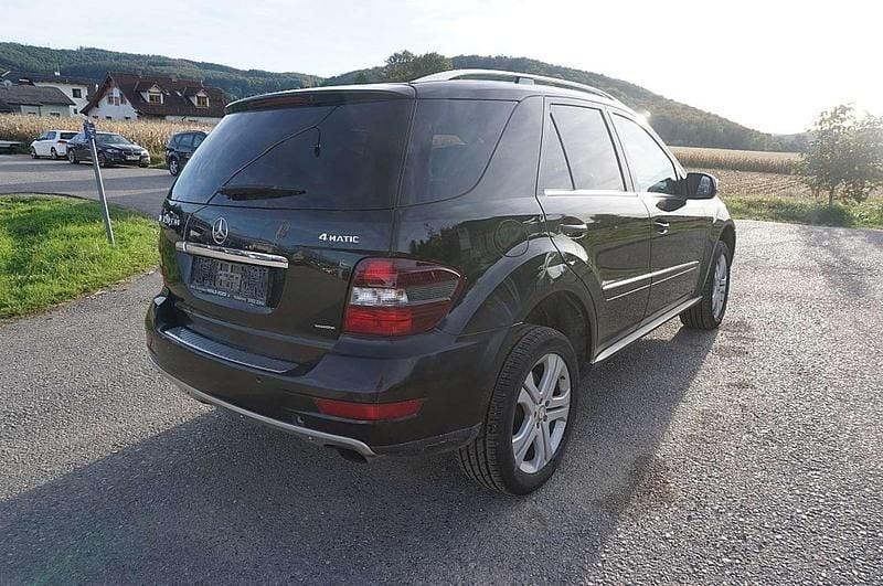 Gebraucht Mercedes ML320 224 PS (164 kW) 2009 Schwarz SUV