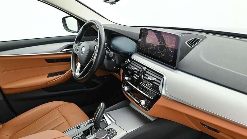 Gebraucht BMW 530e Sport Line 292 PS (214 kW) 2021 Blau Kombi