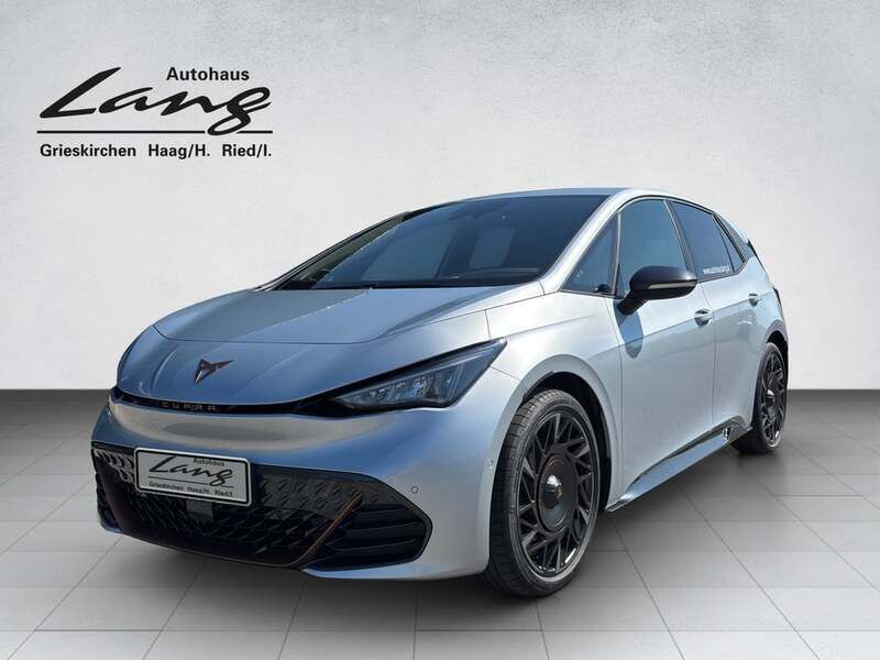 Silber metallic Gebraucht 2025 Cupra Born e-Boost Kleinwagen | € 38.990 (Teuer) - Bild 1/4