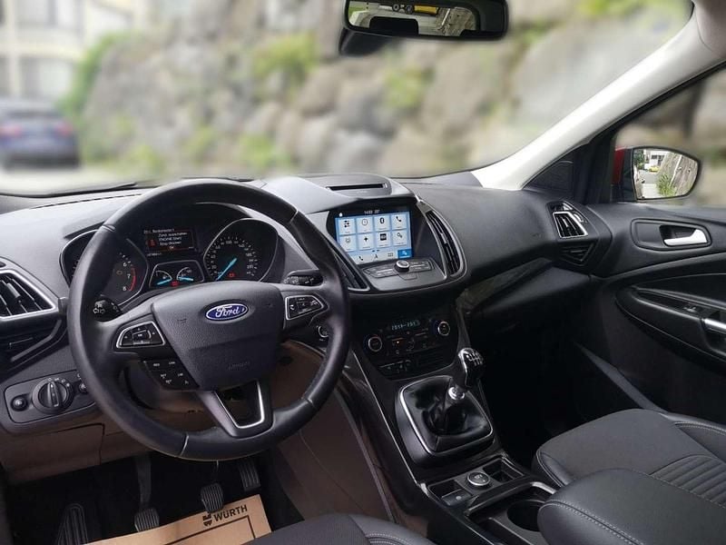 Gebraucht Ford Kuga Titanium 120 PS (88 kW) 2018 Rot SUV