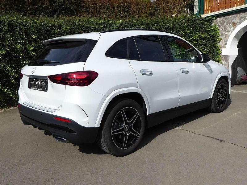 Gebraucht Mercedes GLA180 Premium 136 PS (100 kW) 2024 Weiß SUV