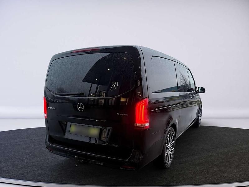 Gebraucht Mercedes V250 Avantgarde 190 PS (139 kW) 2024 Schwarz Van / Kleinbus