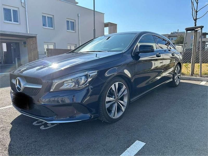 Gebraucht Mercedes CLA220 Shooting Brake 177 PS (130 kW) 2018 Blau Kombi