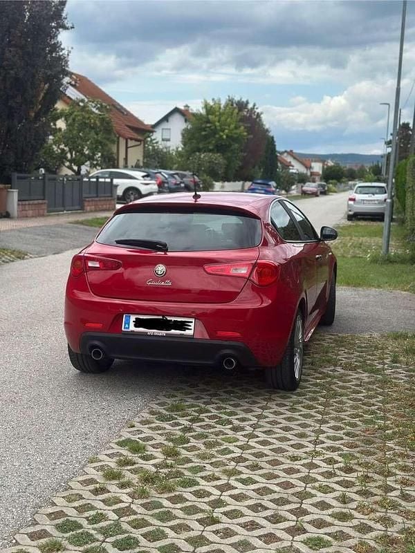 Gebraucht Alfa Romeo Giulietta Distinctive 150 PS (110 kW) 2014 Kleinwagen