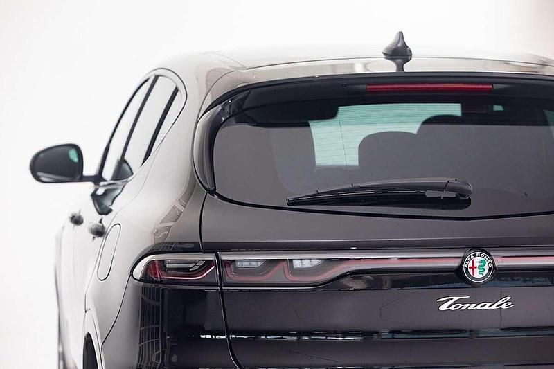 Neu Alfa Romeo Tonale Veloce 180 PS (132 kW) 2025 Schwarz SUV