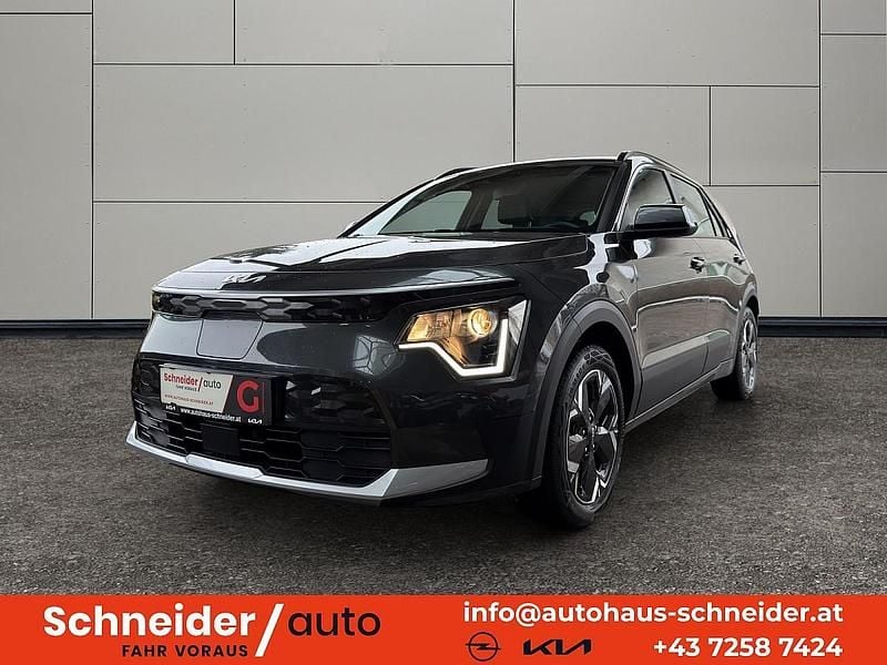 Grau Gebraucht 2021 Kia e-Niro Silver SUV | € 26.477 (Etwas zu teuer) - Bild 1/4